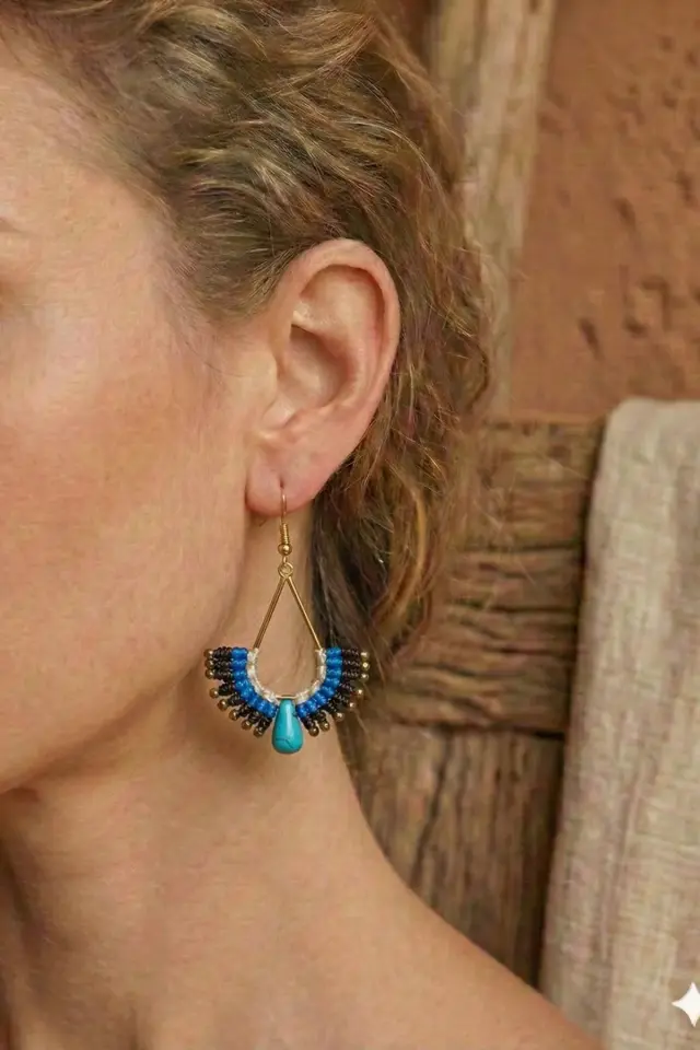 El Yapımı Spiral Detaylı Pirinç Makrome Küpe - Turkuaz Boncuklu Etnik Küpe