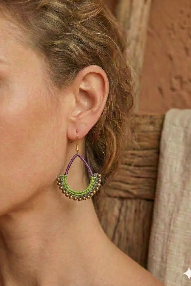 Damla Formlu Pirinç Makrome Küpe - Mor ve Yeşil El Yapımı Bohem Takı