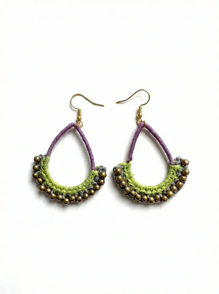 Damla Formlu Pirinç Makrome Küpe - Mor ve Yeşil El Yapımı Bohem Takı