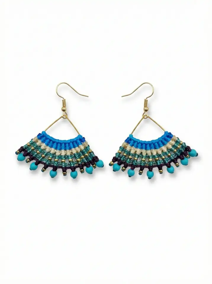 El Yapımı Spiral Detaylı Pirinç Makrome Küpe - Turkuaz Boncuklu Etnik Küpe