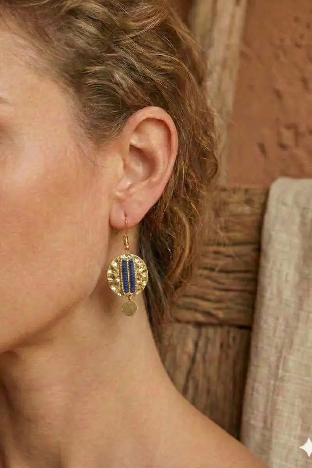 Dövme Altın Plakalı Lacivert Boncuk Küpe - Modern Etnik Tasarım