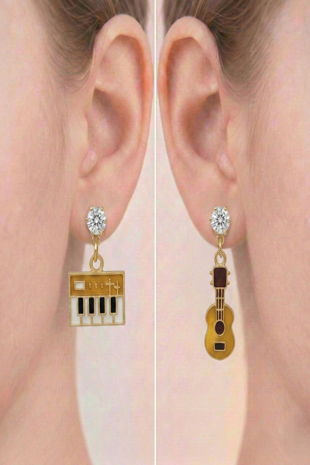 925 Ayar Gümüş Klipsli Müzik Temalı Piyano ve Gitar Figürlü Asimetrik Küpe