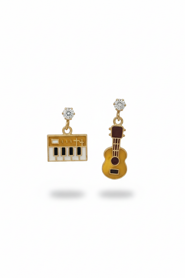 925 Ayar Gümüş Klipsli Müzik Temalı Piyano ve Gitar Figürlü Asimetrik Küpe