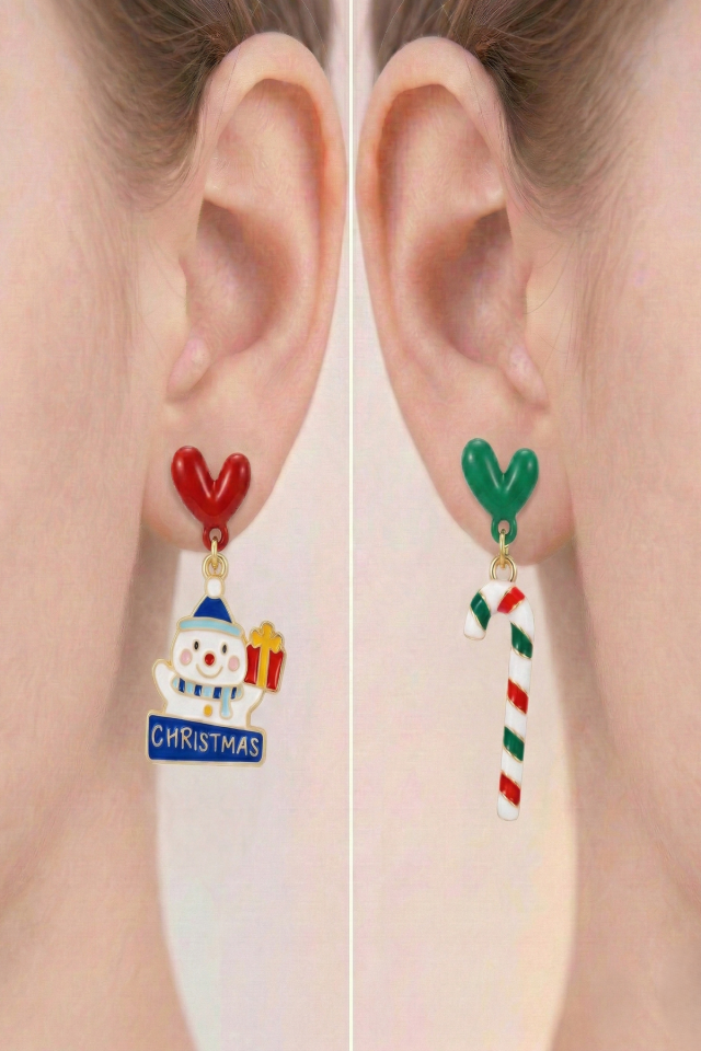 925 Ayar Gümüş Klipsli Kardan Adam ve Baston Şekerli Asimetrik Küpe