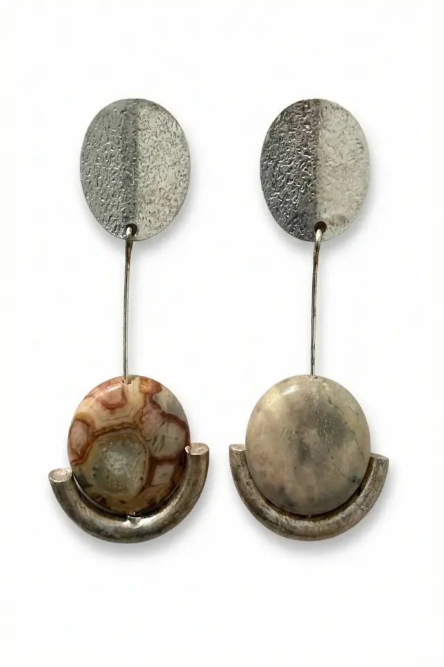 Antik Dokulu Metal ve Akik Taşlı Yarım Ay Tasarım El Yapımı Kadın Butik Küpe