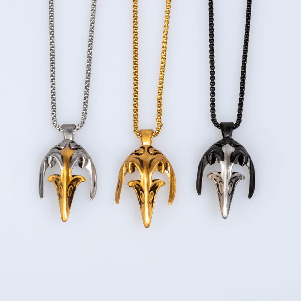 Soyut Kask ve Karga Figürlü Erkek Çelik Gotik Kolye