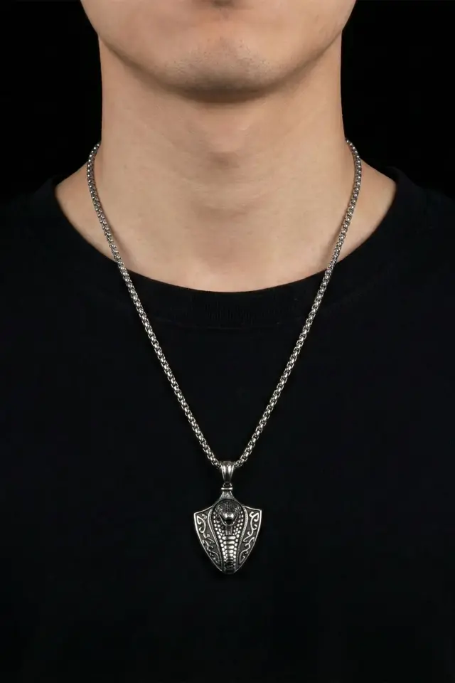 Kobra Yılanı ve Kalkan Figürlü Antik Desenli 316L Paslanmaz Erkek Çelik Kolye