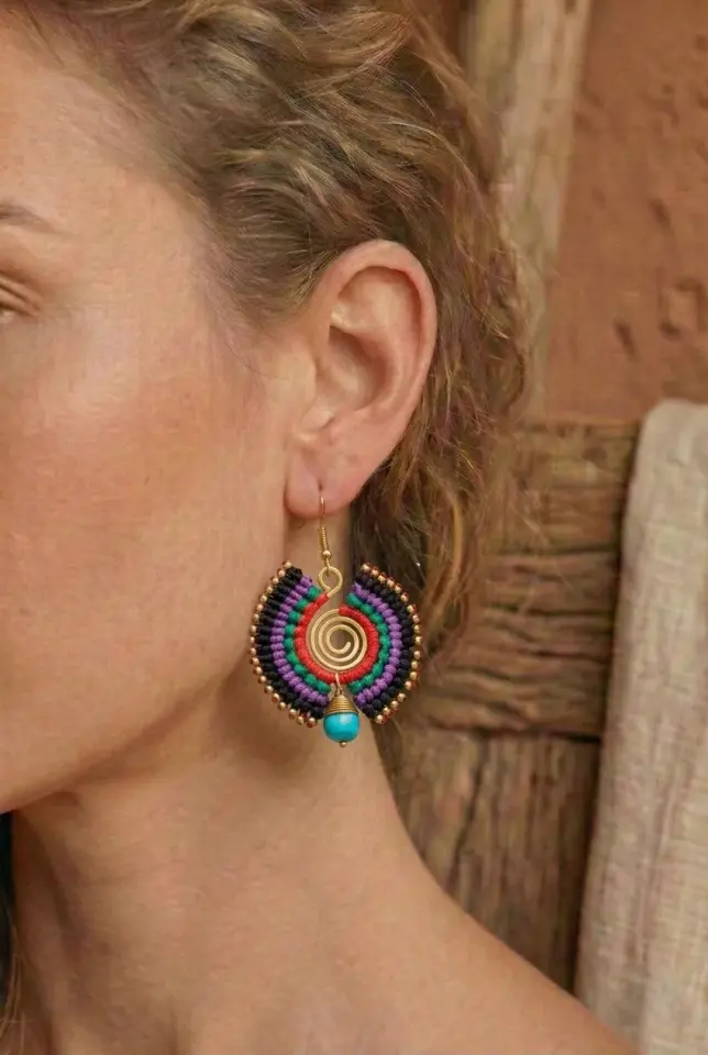El Yapımı Spiral Detaylı Pirinç  Makrome Küpe  - Turkuaz Boncuklu Etnik Küpe