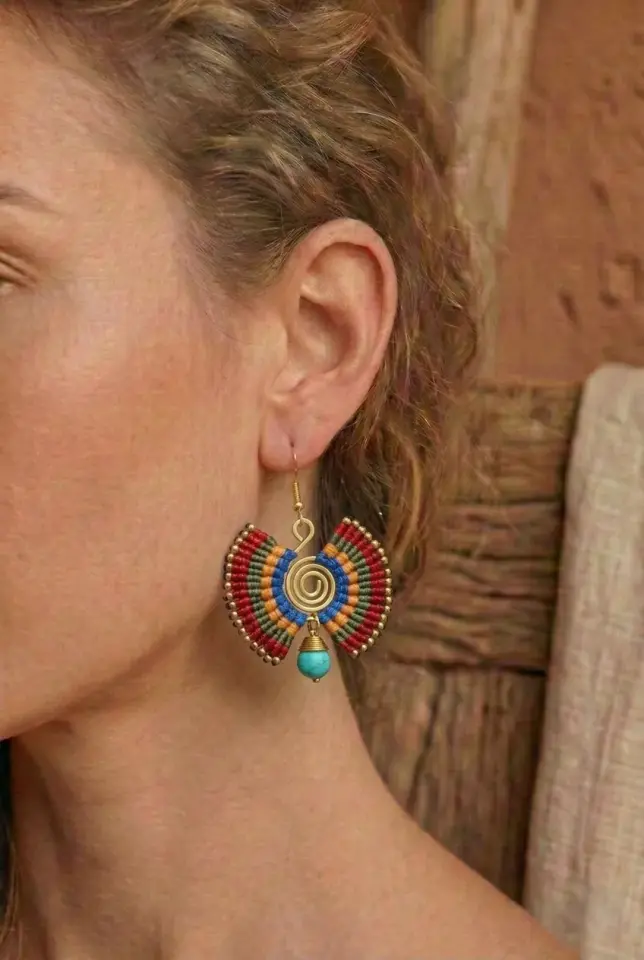 El Yapımı Spiral Detaylı Pirinç  Makrome Küpe  - Turkuaz Boncuklu Etnik Küpe